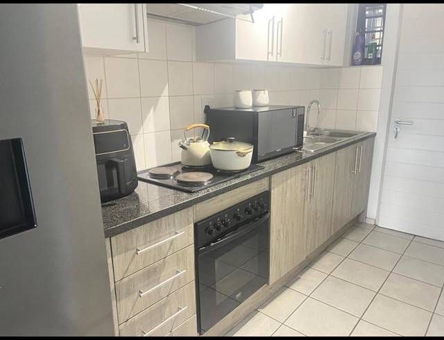 2 BEDROOM PROPERTY TO RENT IN CLUBVIEW